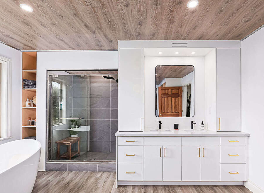 Step into luxury with this stunning bathroom featuring a modern design and high-end finishes.