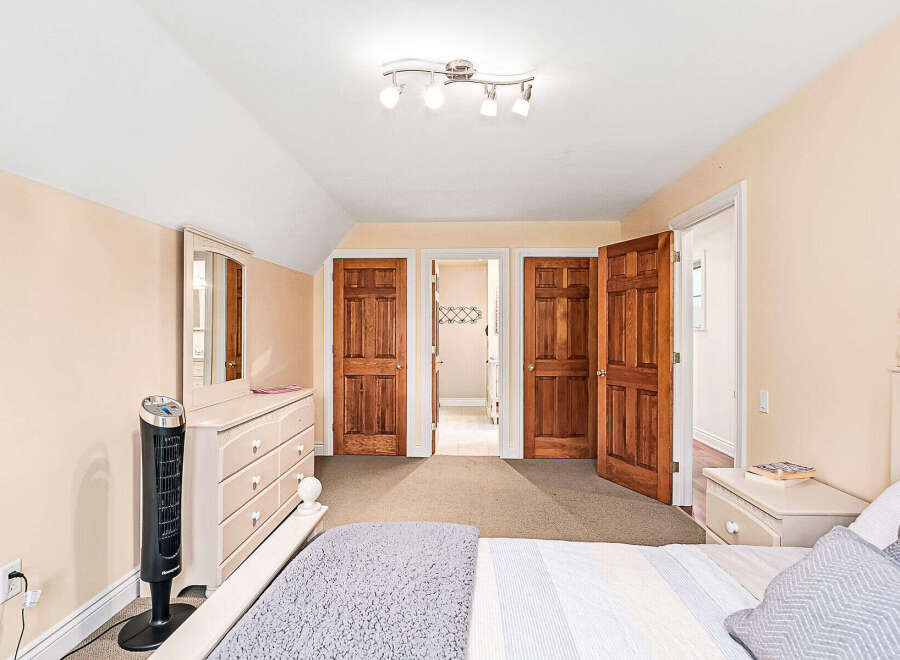 Discover the charm of this inviting bedroom, featuring a warm and welcoming ambiance.