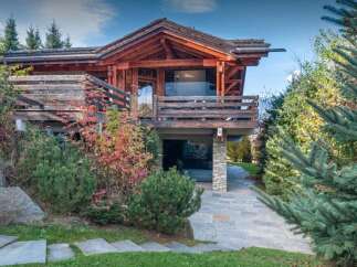 This stunning wooden chalet offers a perfect blend of rustic charm and modern elegance.