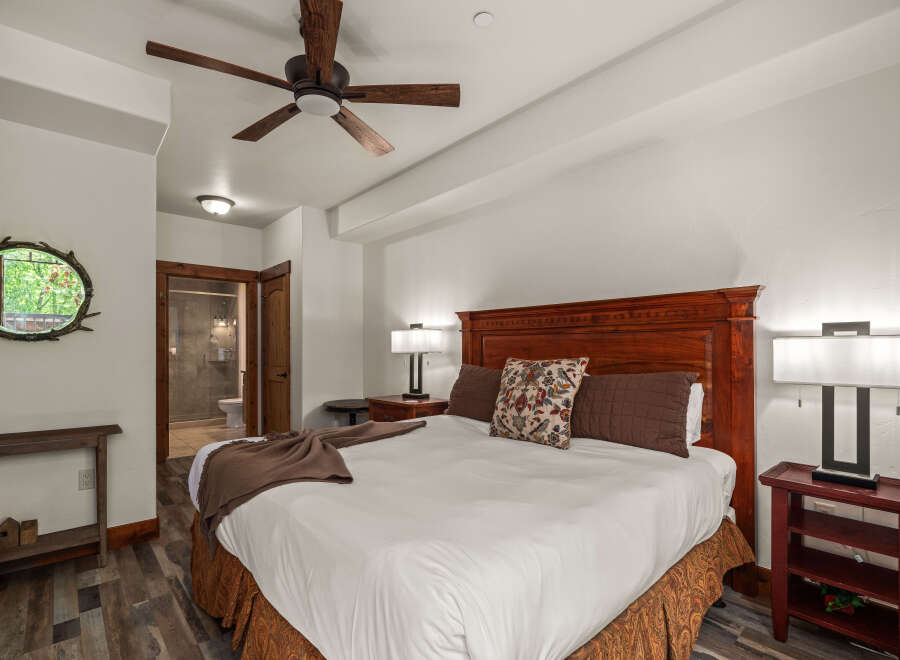 This luxurious bedroom boasts a stunning wooden headboard and a comfortable king-sized bed, perfect for a relaxing retreat.