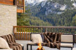 Experience the ultimate in luxury living with this stunning property, boasting breathtaking mountain views.