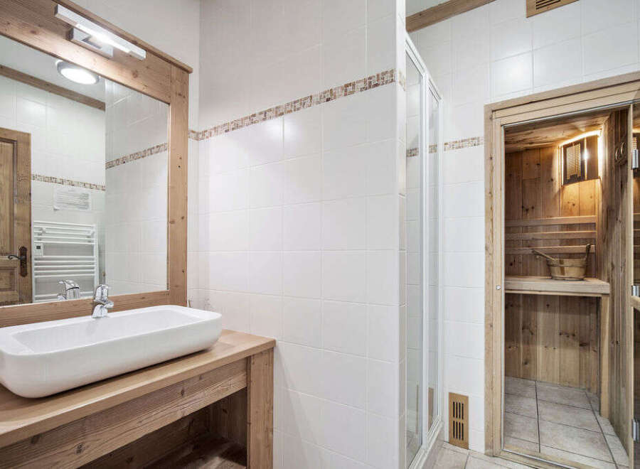 Discover the epitome of relaxation in this stunning bathroom.