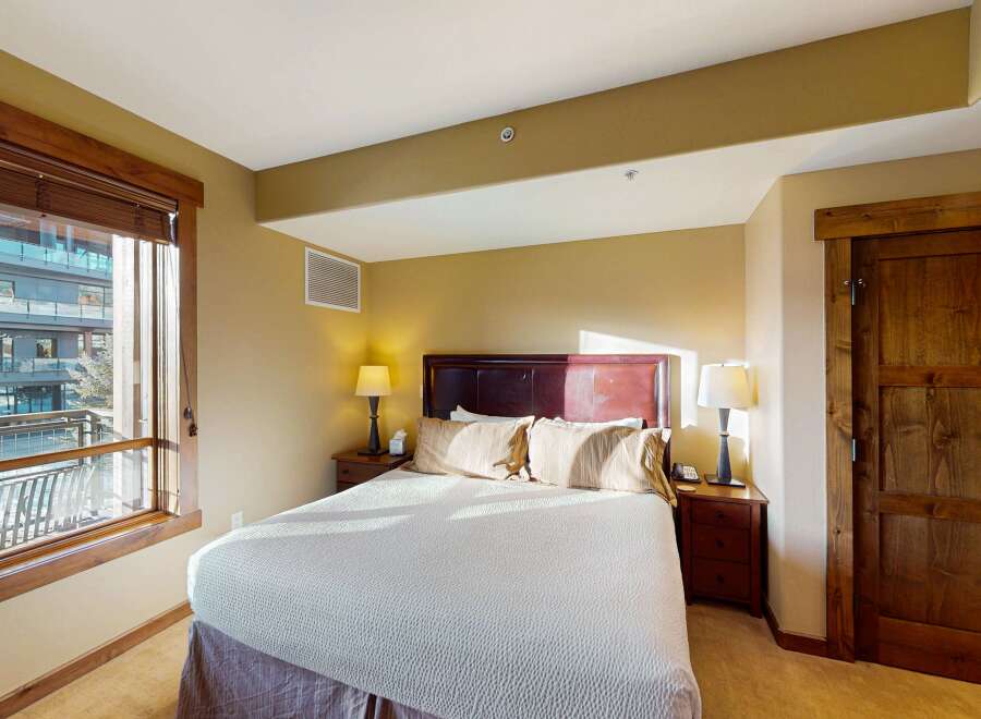 This inviting bedroom features a comfortable bed with plush pillows, perfect for a relaxing retreat.
