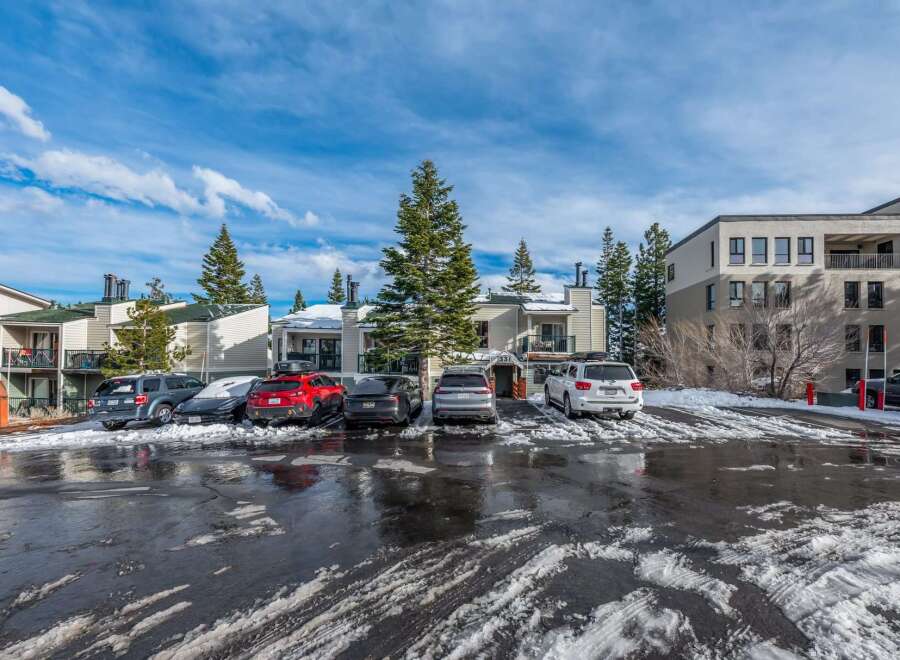 Discover the charm of this property, ideally situated in a serene neighborhood.