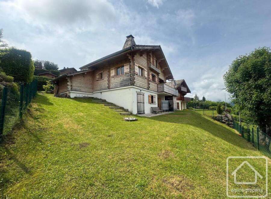 Discover a charming chalet nestled in a picturesque setting, perfect for those seeking tranquility and natural beauty.