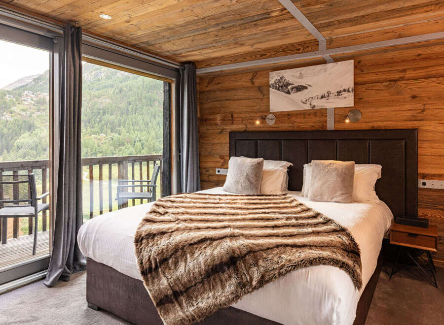 Experience the ultimate in luxury and comfort in this stunning bedroom.