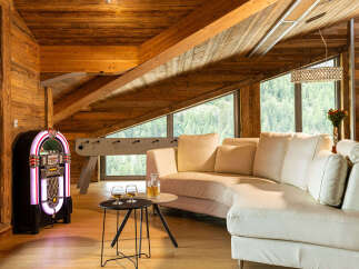 Experience luxury living in this stunning property featuring a unique blend of rustic charm and modern elegance.