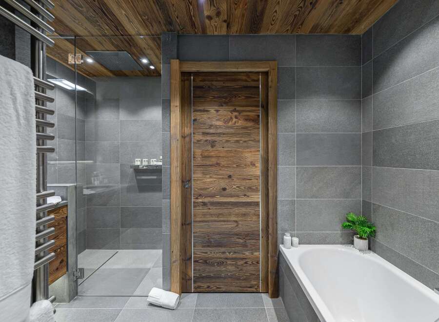 Step into luxury with this stunning bathroom featuring a modern design and high-end finishes.