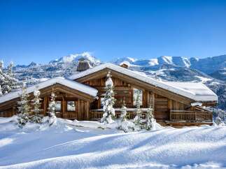 Experience the ultimate winter escape in this stunning chalet nestled in the heart of the mountains.
