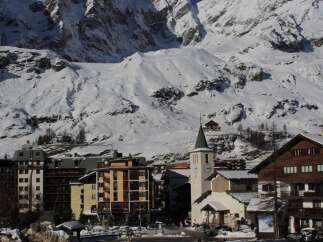 Discover the charm of mountain living with this stunning property.