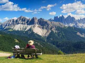 Enjoy breathtaking mountain views from this stunning property.