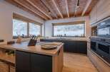 Experience the epitome of modern living in this stunning kitchen.