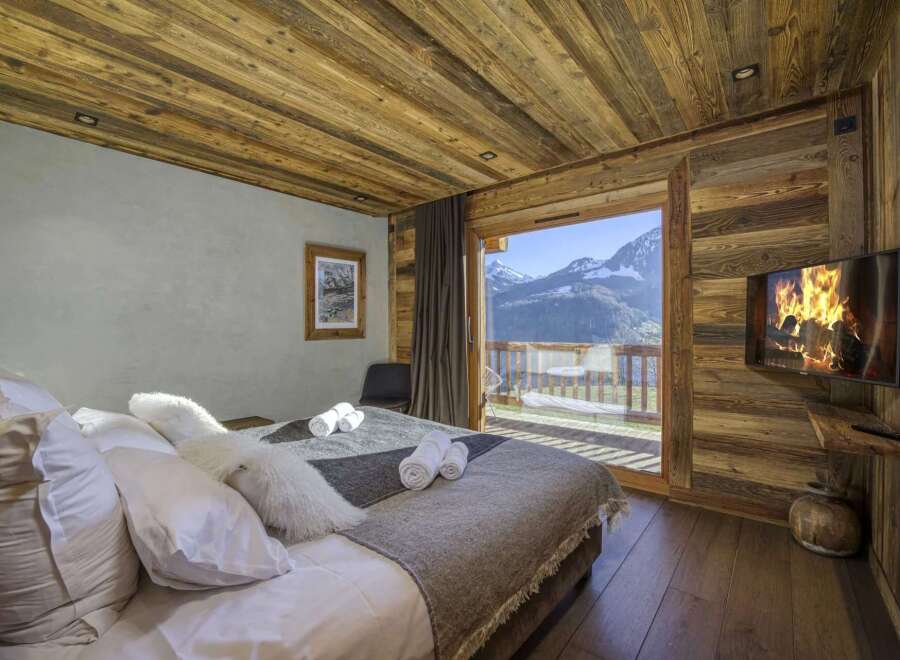 Experience the ultimate in luxury and comfort in this stunning bedroom.