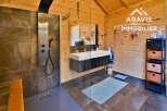 Discover the epitome of luxury in this stunning bathroom.