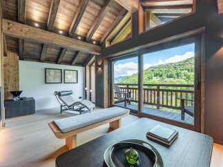 Experience luxury living in this stunning property with breathtaking mountain views.
