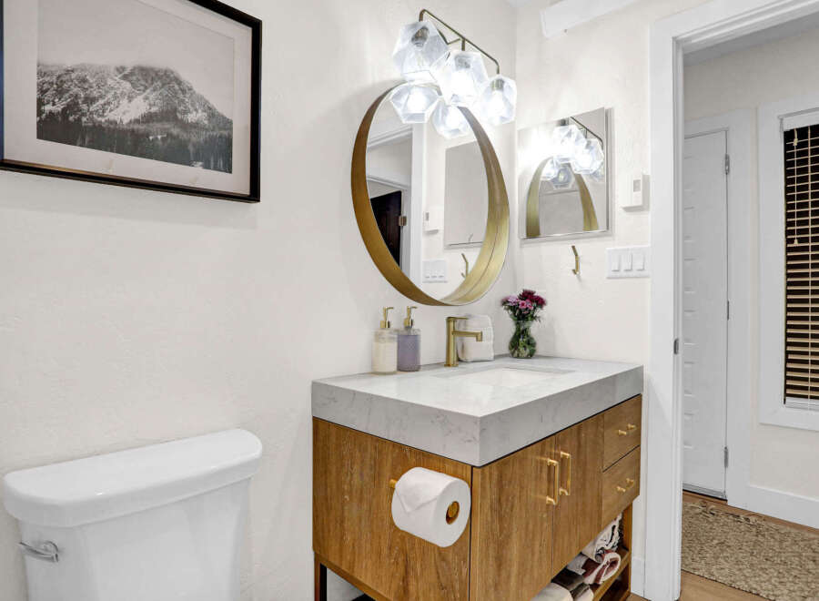 This stunning bathroom boasts a modern design with a touch of elegance.