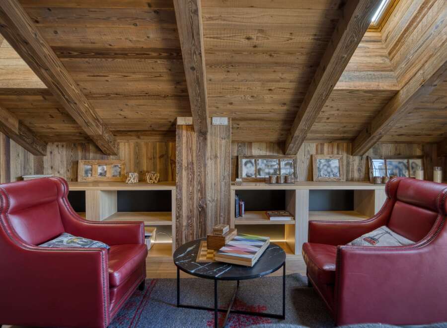 This stunning chalet-style living room boasts a warm and inviting atmosphere, perfect for relaxation.