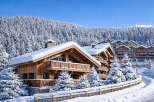 Experience the ultimate winter getaway in this stunning chalet nestled in a snowy mountain landscape.