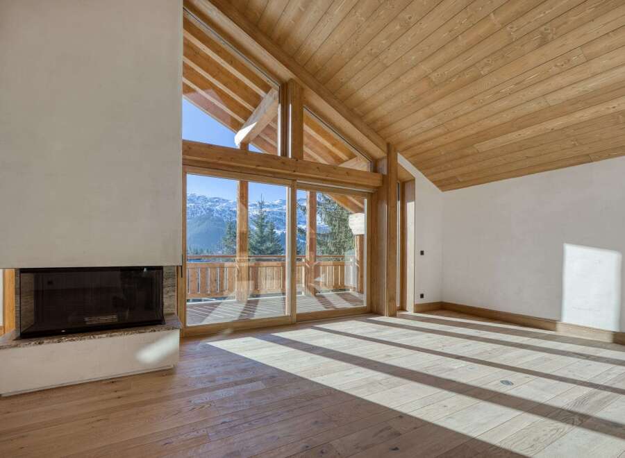 Experience luxury living in this stunning chalet, boasting breathtaking mountain views.