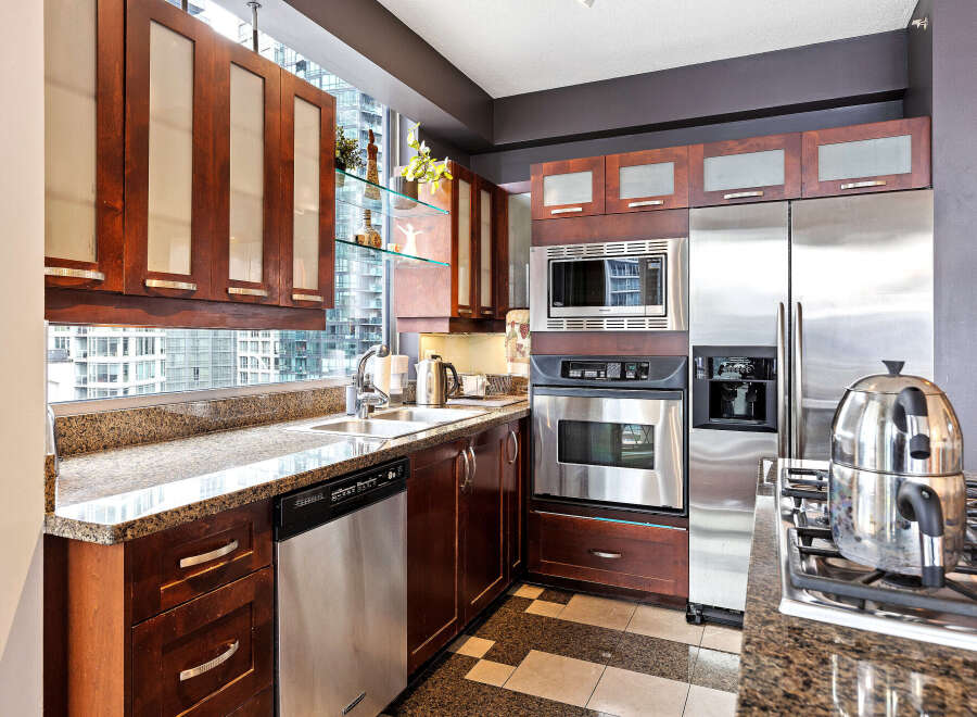 This stunning kitchen boasts modern appliances and elegant cabinetry, perfect for culinary enthusiasts.