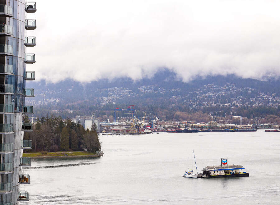 Experience urban living at its finest with this stunning waterfront property.
