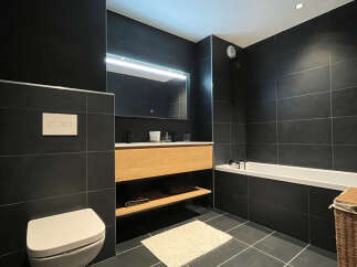 Step into modern luxury with this stunning bathroom design.