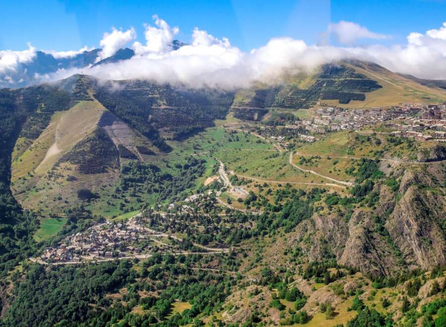 Discover breathtaking mountain views and charming villages in this stunning real estate opportunity.