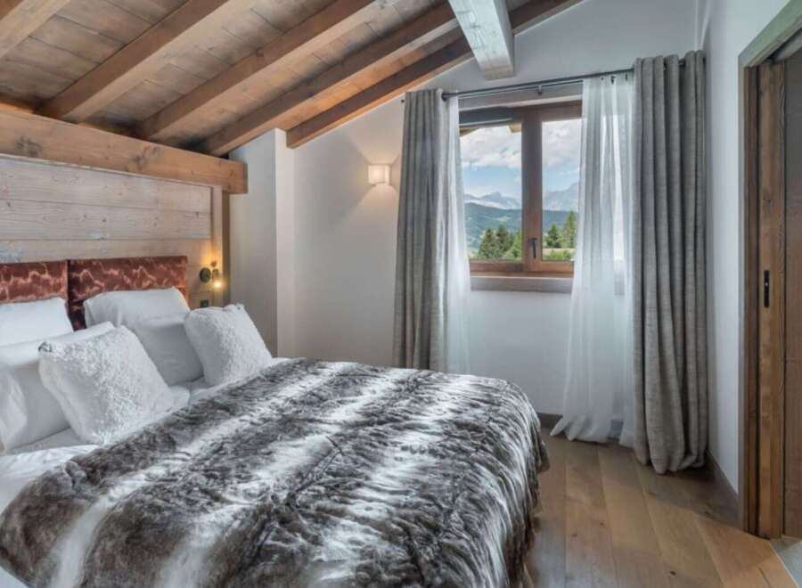 Experience the ultimate in luxury and comfort in this stunning bedroom.