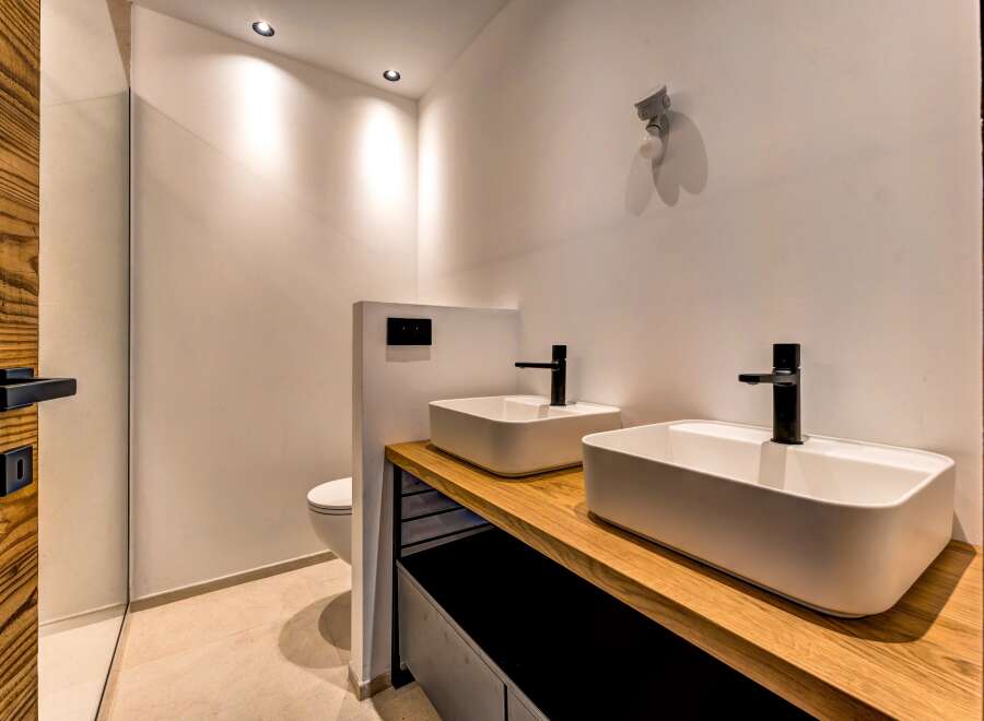 This modern bathroom features a sleek design with minimalist elements.