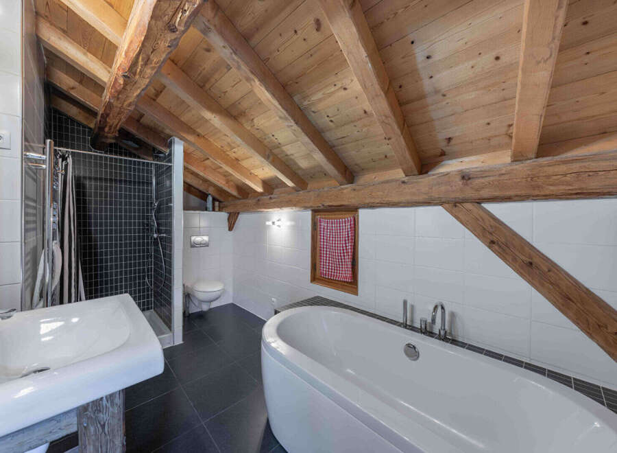 This stunning bathroom features a unique blend of rustic charm and modern design.