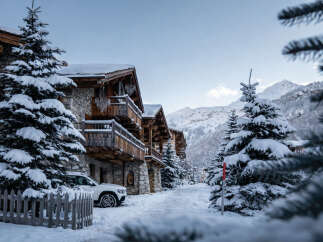 Experience the ultimate winter getaway in this stunning chalet, nestled in a picturesque snow-covered landscape.