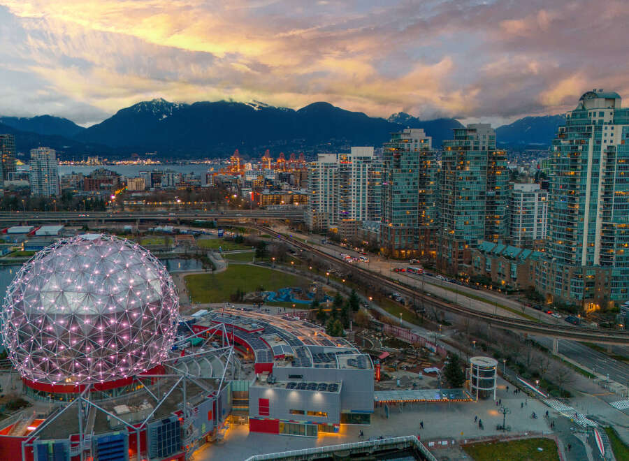 Experience the vibrant city life in this stunning property, offering breathtaking views of the cityscape and surrounding mountains.