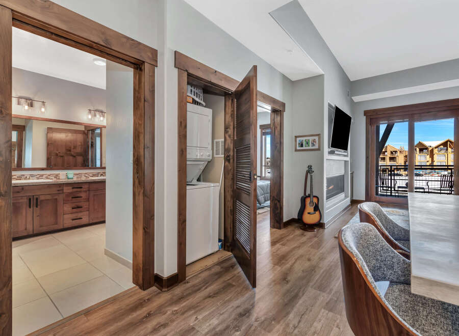 Step into luxury with this stunning property, featuring a modern design and high-end finishes.