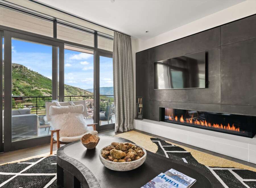 Experience luxury living in this stunning property with breathtaking mountain views.