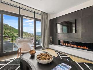 Experience luxury living in this stunning property with breathtaking mountain views.