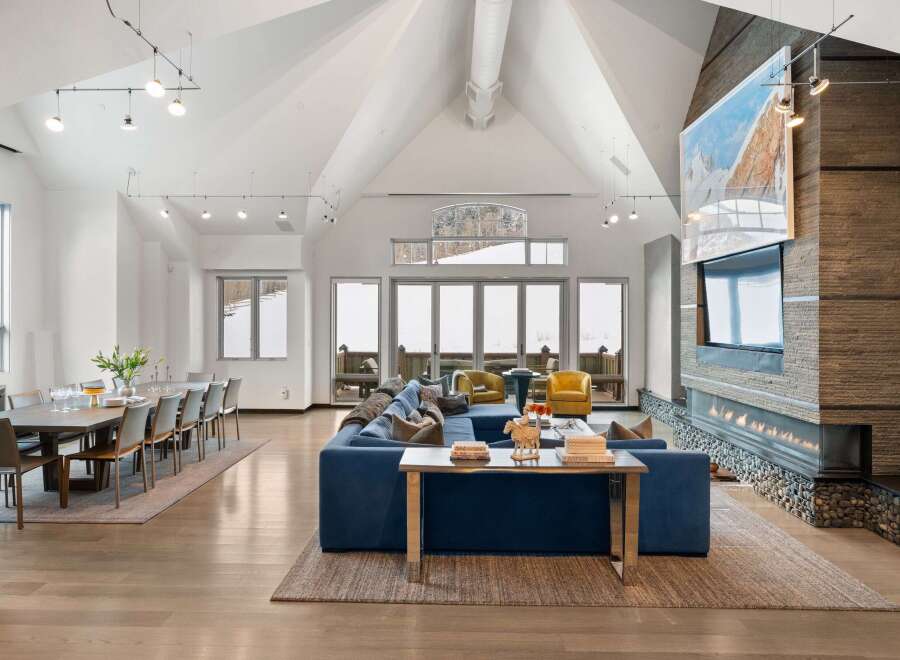 Experience luxury living in this stunning property featuring a spacious open floor plan and high ceilings.