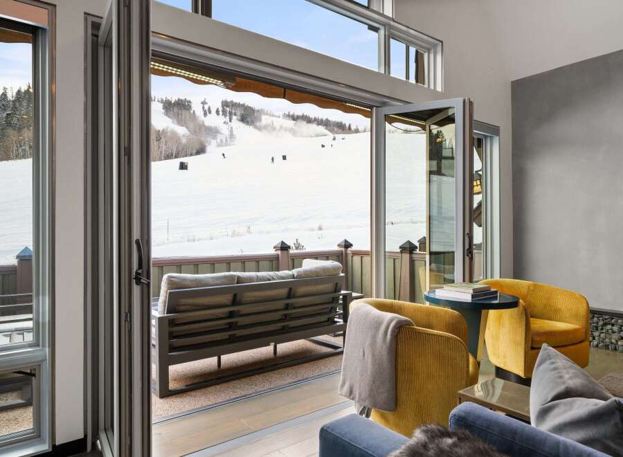 Experience luxury living with breathtaking mountain views in this stunning property.