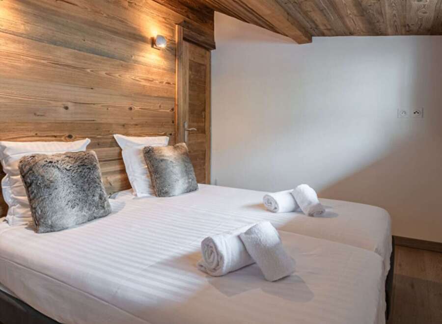 Experience the cozy charm of this inviting bedroom.
