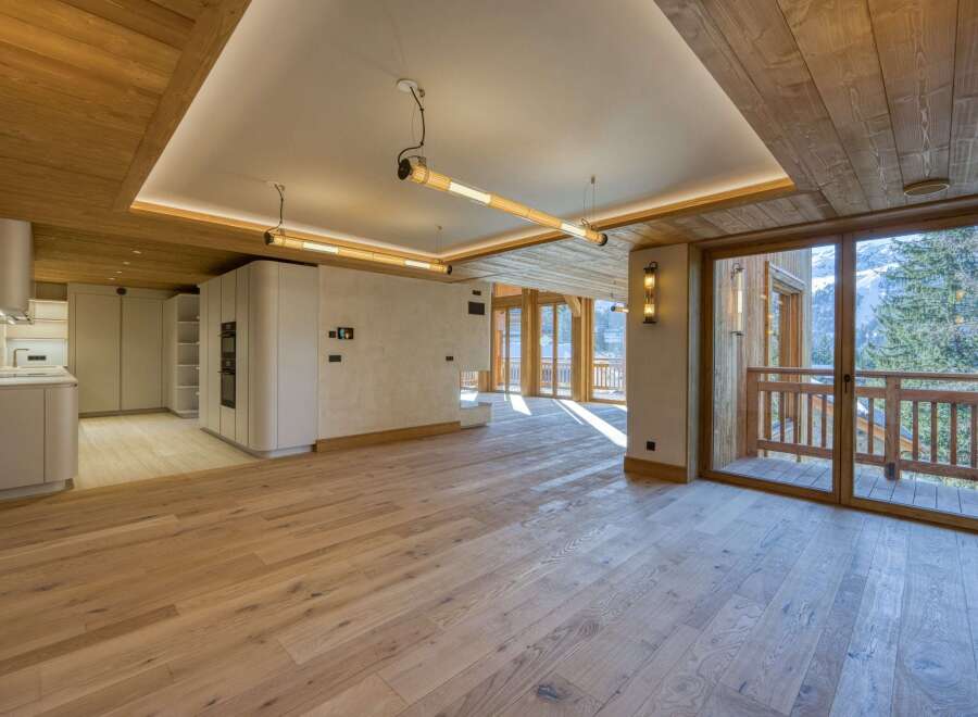 Experience luxury living in this stunning property, featuring exquisite wooden floors and a modern kitchen.