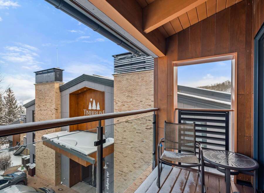 Enjoy breathtaking views from this luxurious balcony, perfect for relaxing and taking in the scenery.
