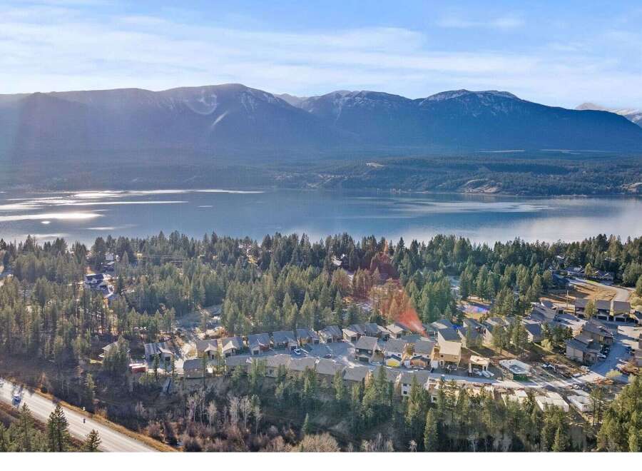 Discover stunning homes nestled amidst the breathtaking beauty of nature.
