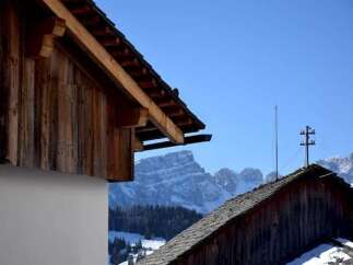 Discover the charm of this rustic property nestled in a picturesque mountain setting.