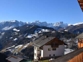 Escape to the mountains and enjoy this stunning property with breathtaking views.