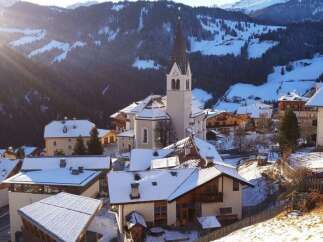 Nestled in a picturesque mountain village, this charming property offers stunning views and a tranquil lifestyle.