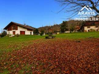 Discover this charming property nestled in a picturesque landscape, perfect for those seeking tranquility.