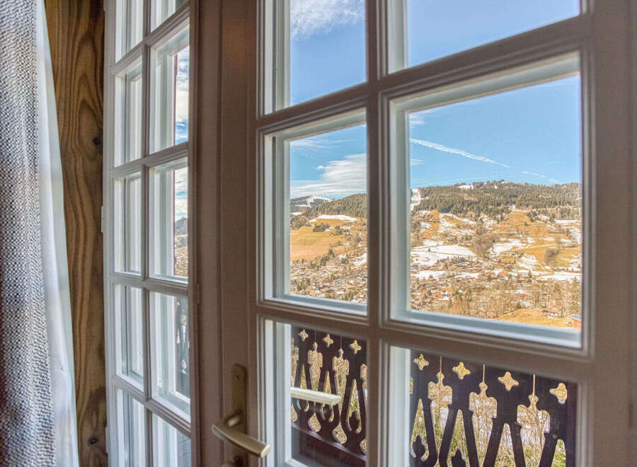 Enjoy breathtaking mountain views from this stunning property.