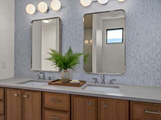 This stunning bathroom boasts a modern design with a touch of nature.