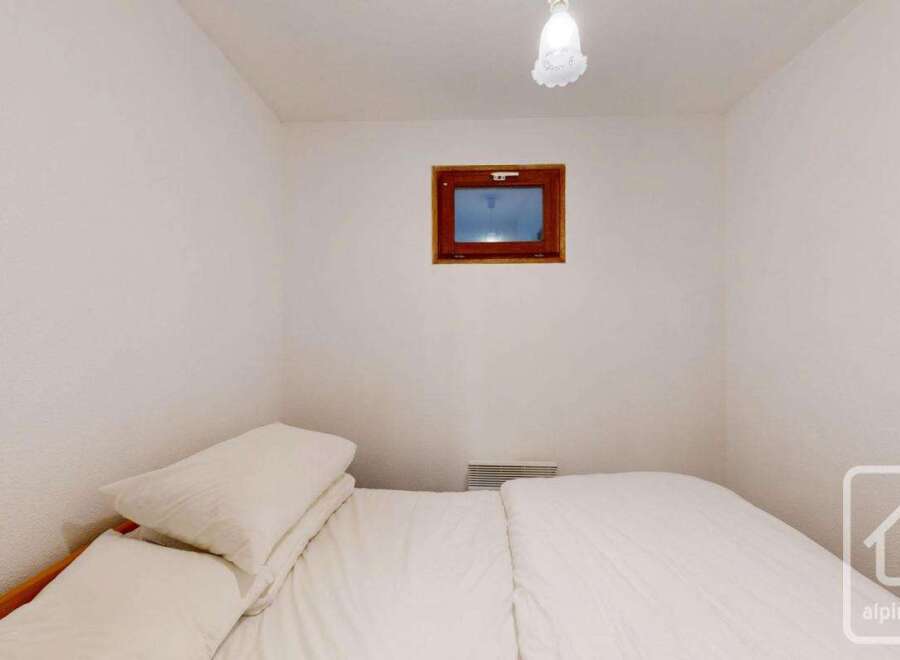 This cozy bedroom features a comfortable bed, perfect for a relaxing stay.