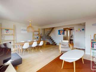 Discover this stunning property featuring a bright and airy living space, perfect for modern living.