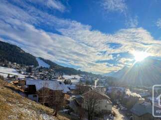 Discover a charming property nestled in the heart of the Alps, offering breathtaking mountain views and a serene atmosphere.